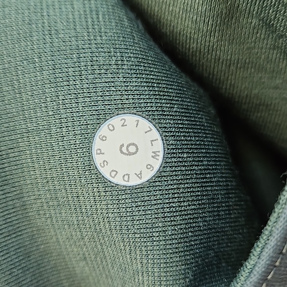 Lululemon Train Times Crop (17"), Size 6 - Picture 12 of 12